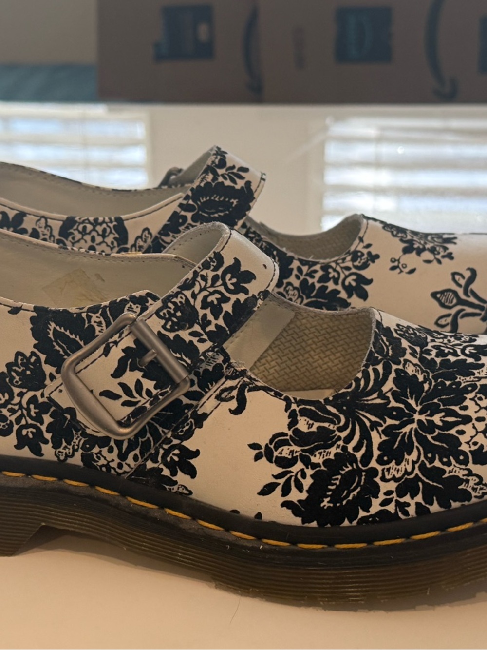Vintage Dr Martens Velvet Floral Mary
Jane Womens US 9 Black White
Flocked Rare - Picture 3 of 6